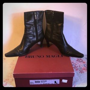 Bruno Magli Black Leather Pointed Toe Bootie Sz6.5